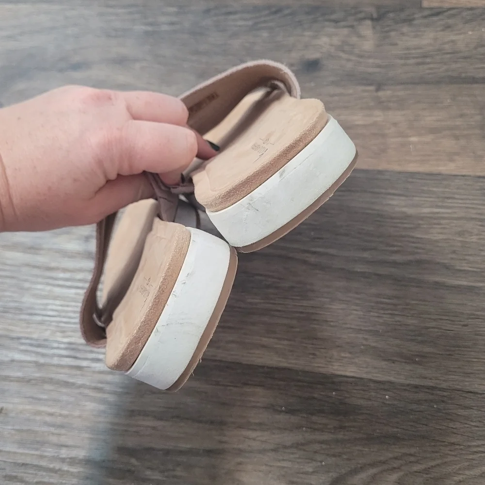 Koolaburra by Ugg leather slip on sandals size 8.5